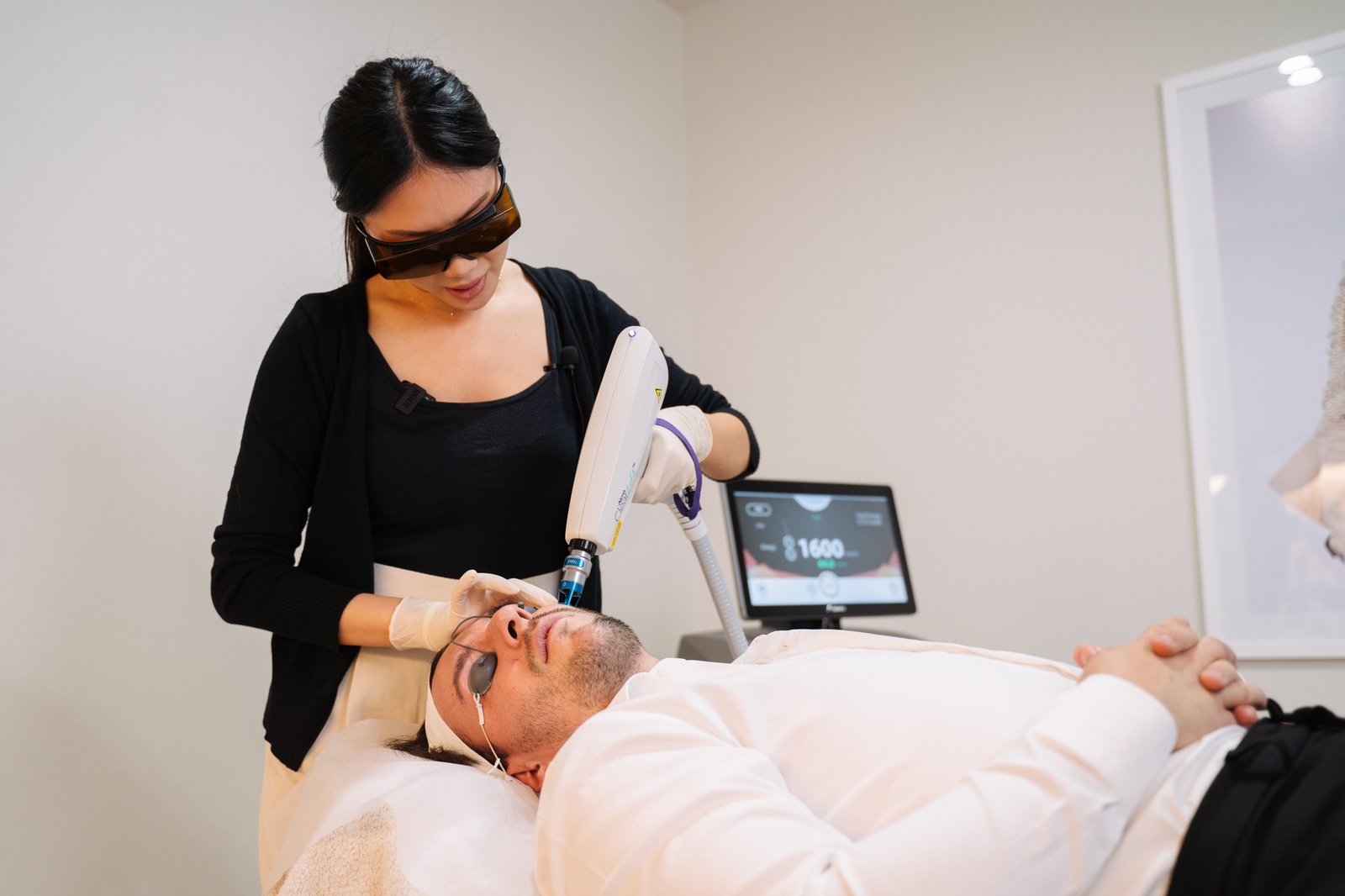 Q-Switched Laser (Tan & Pigmentation Removal)